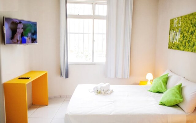 Praia dos Amores Hostel