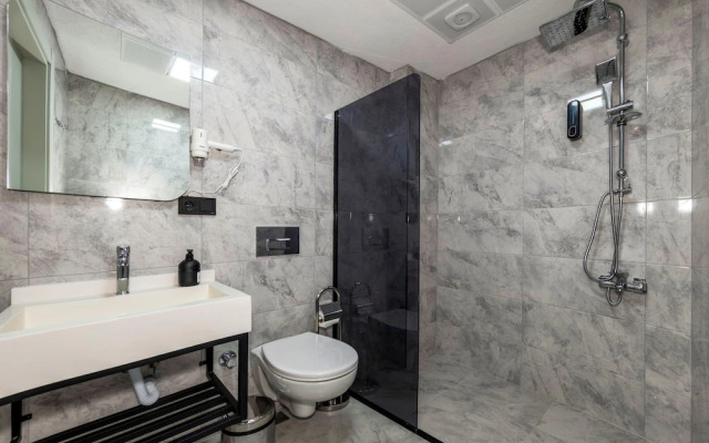 Hilltown Airport Hotel