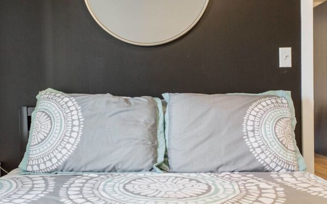 Black Walnut - Modern 1 BDR in Downtown