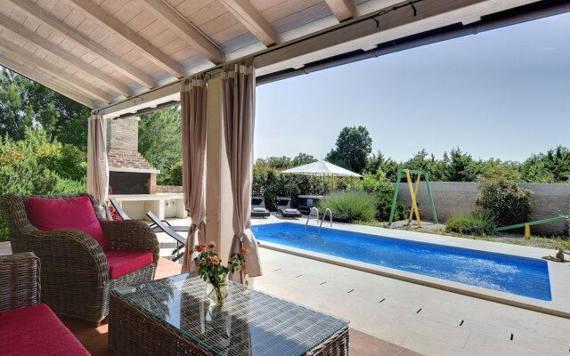 Detached Villa With Swimming Pool in the East of Istria Near the Sea