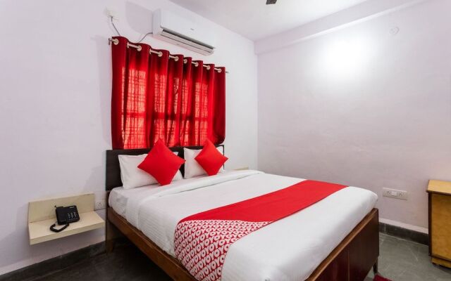 OYO 29881 Hotel Gajanan