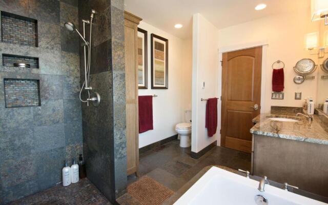 Luxury Lookout Hood Canal Vacation Rental