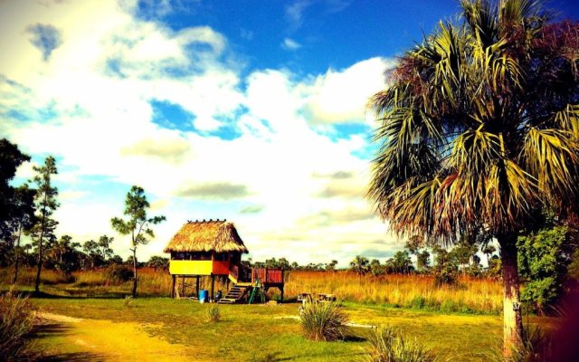 Everglades Chickee Cottages - Ochopee