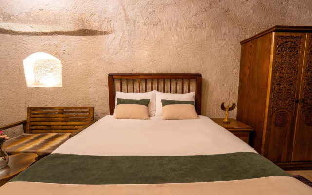 Mysterious Cave Suites