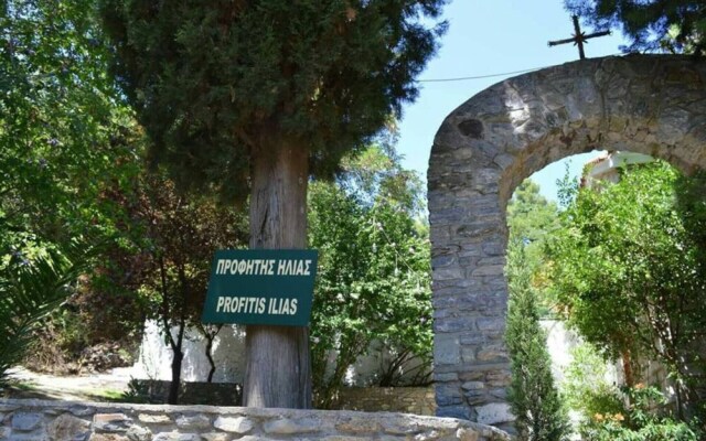 Peaceful House in Skiathos!stunning Surroundings!