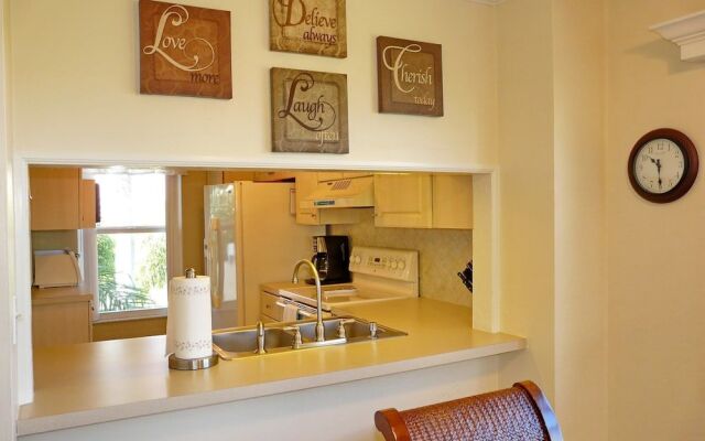 Bright Condo in Community With Pool/steps to Beach