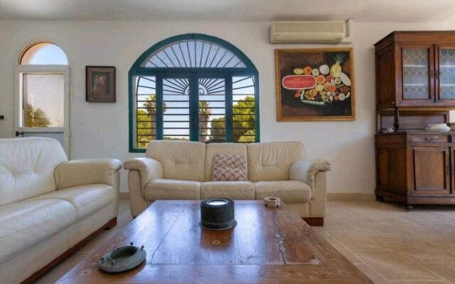 Villa With Garden and Relaxing Atmosphere