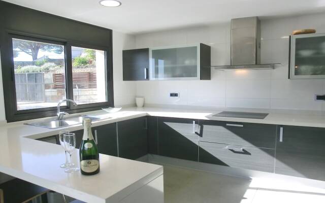 104664 - Villa in Lloret de Mar