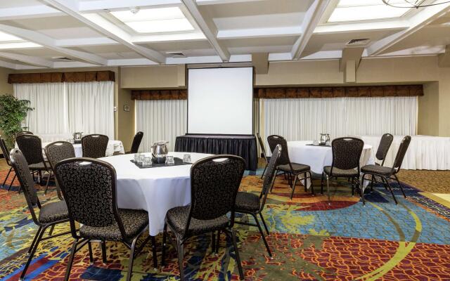 Embassy Suites by Hilton Kansas City Plaza