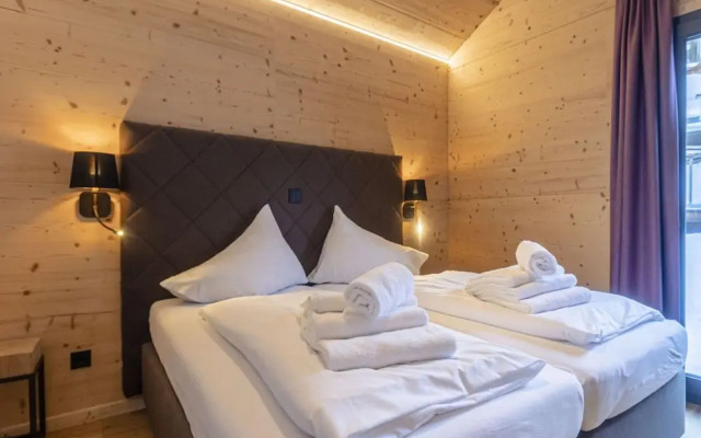 Superior Chalet With hot tub