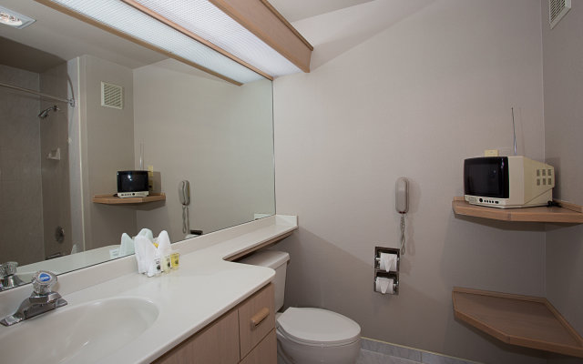 Shilo Inn Suites Hotel - Portland Airport