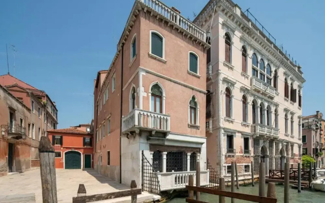 La Loggia Grand Canal