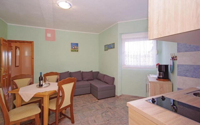 Awesome Home in Makarska With Wifi and 1 Bedrooms