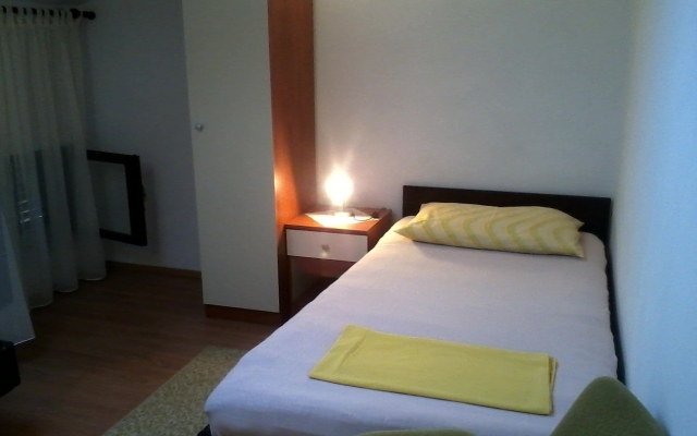 Apartment Darko - 100m from sea: A2 DVOSOBNI  Vir, Zadar riviera