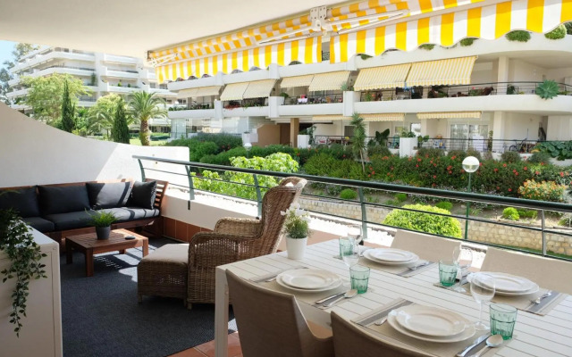 luxury modern apartment with terrace, pool and garage!