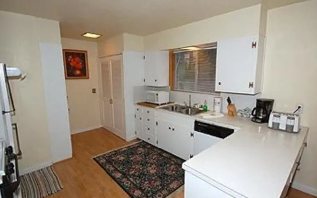 RedAwning June Way Holiday home 1