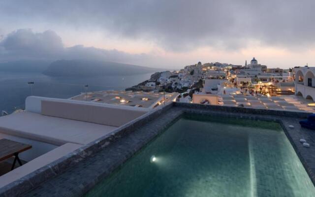 Enalion White Suites Oia