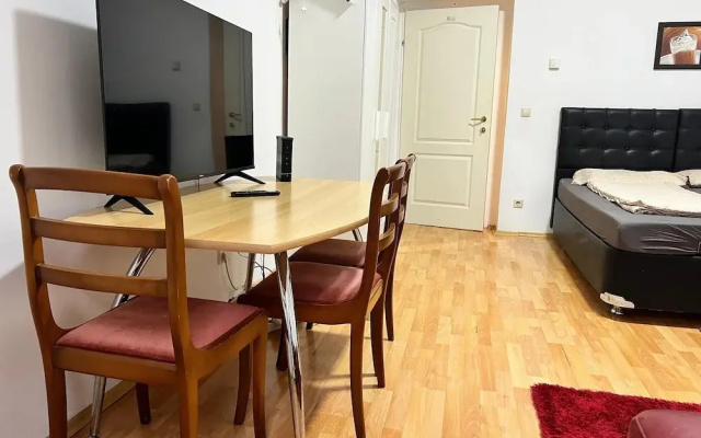 Cozy 2BR Apartment Near Danube River
