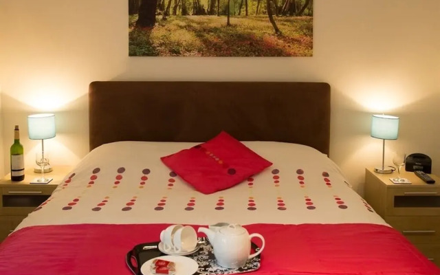 Treetops Cottages & Spa