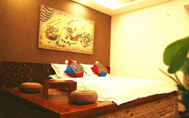 Dunhuang Tangren Pavilion (Mingsha Mountain Crescent Spring Scenic Area)