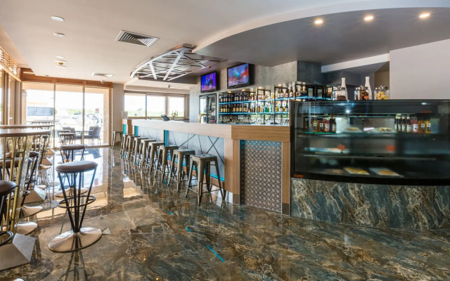 Ramada Hotel Hope Harbour