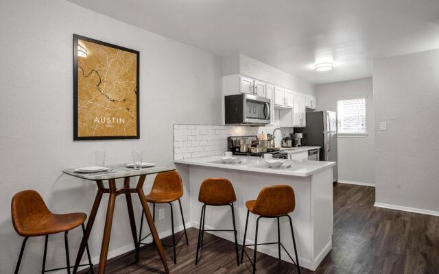 West University- 2BR- Parking- WiFi