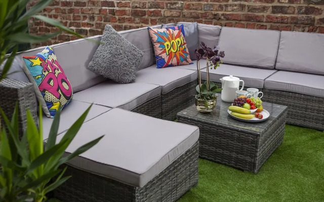 Riverside Walk House