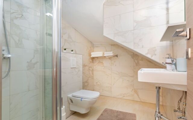Aquarius Apartments by DuHomes