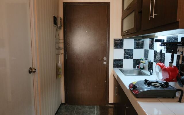 Homey And Cozy Studio Room At Suites @Metro Apartment