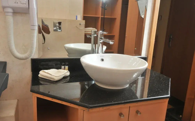Johny International Hotel