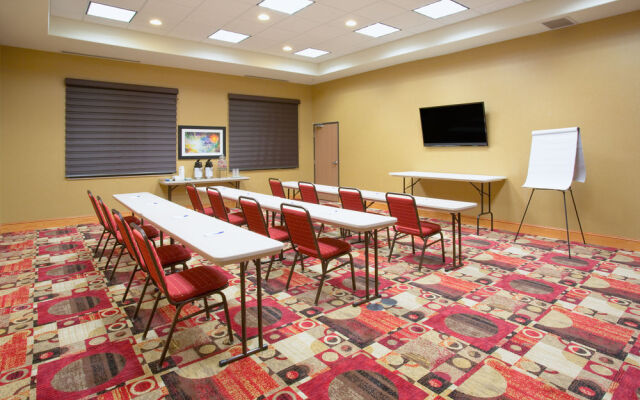 Holiday Inn Express Hotel & Suites Truth