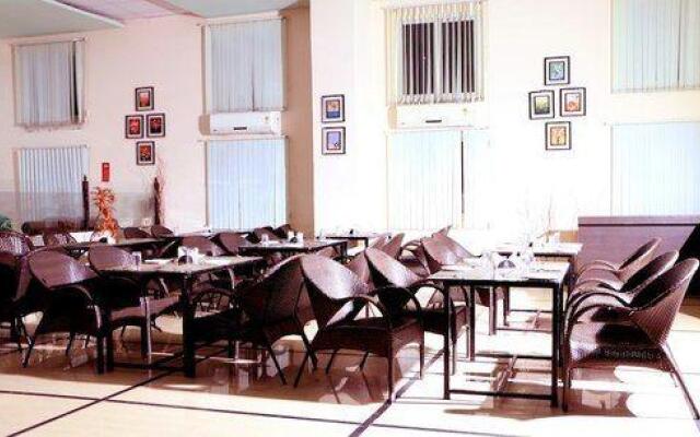 Hotel Sashi Paradise