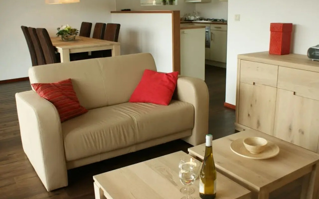 Cozy House with Dishwasher near Small Beach