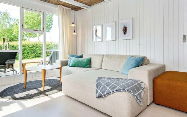 Renovated Waterfront Retreat-by Traum