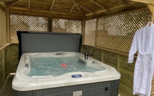 Hollicarrs - Bluebell Lodge