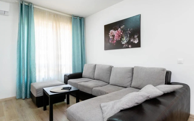 Cozy and Functional Business One-Bedroom Apartment