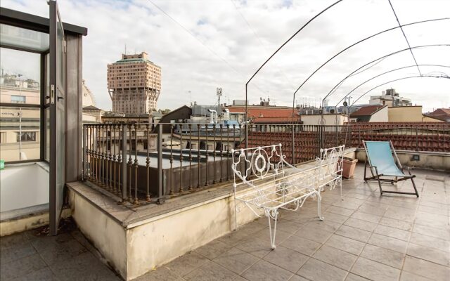 Bright 2bdr Duplex Close to Duomo