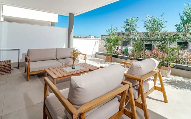 Lme4.bb - Apotel Las Mesas by Roomservices