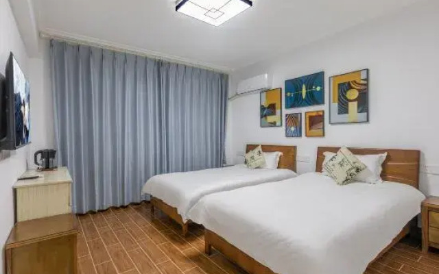 Tinghua B & B