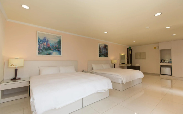 F Hotel - Sanyi