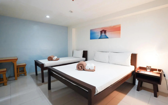 Arzo Hotel Makati by OYO Rooms