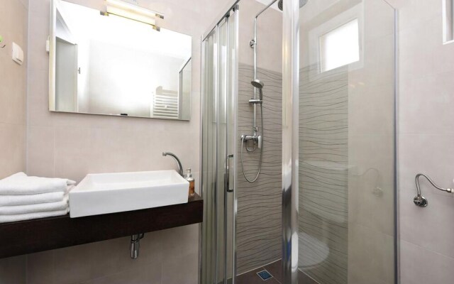 Amazing Home in Zadar with Hot Tub, Sauna & WiFi