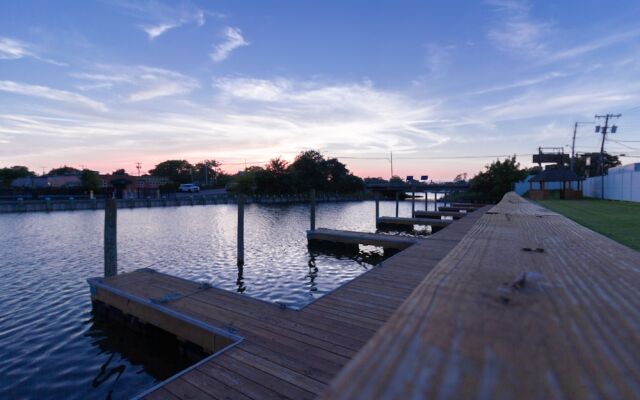 Yachtsman's Cove with 3-Levels