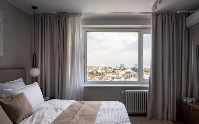 Views of all the Palaces 2BR Stunner