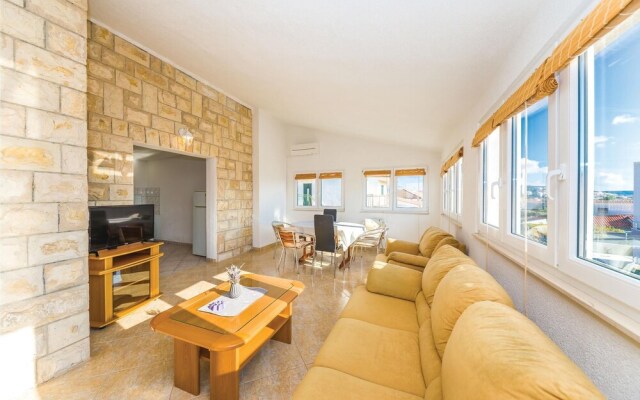 Amazing Home in Rogoznica With Wifi and 2 Bedrooms