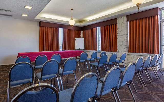 Best Western Plus King's Inn & Suites