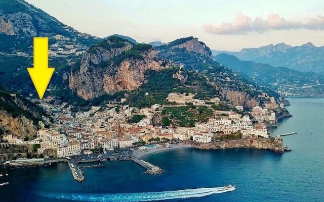 CARPEDIEM. Apartment with 59 steps-gradini. In the center of Amalfi at 650 mt from the sea with payment parking