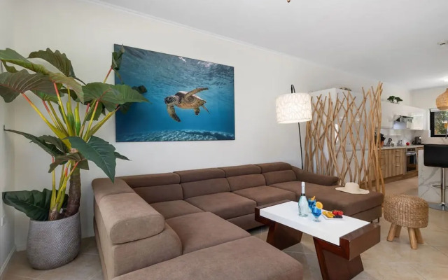 Upscale Gated Community Oasis Close to the Beach