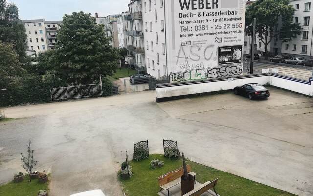 Blue Doors Hostel KTV