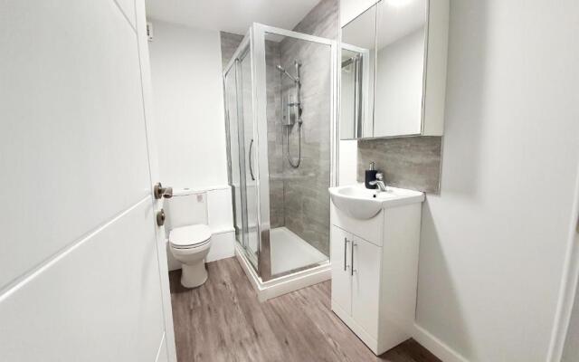 Modern Town Centre Studio Close to Beach